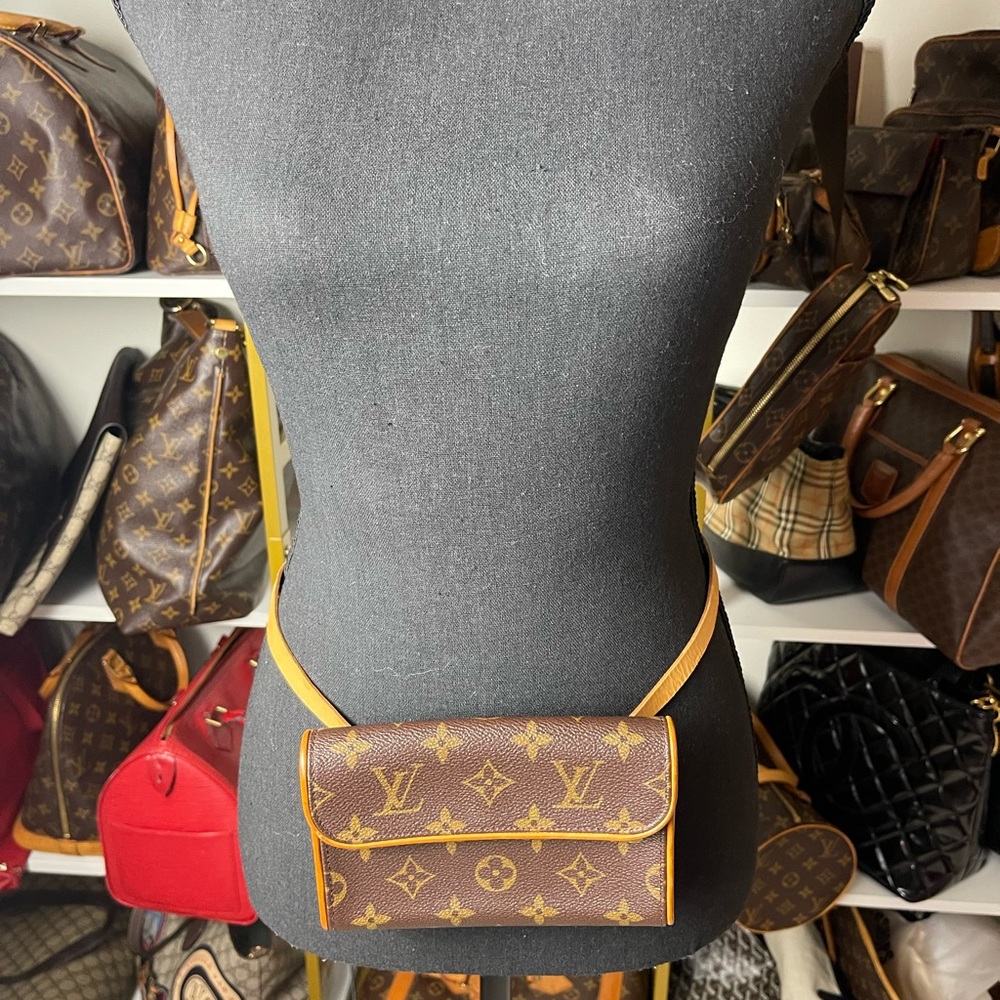 LOUIS VUITTON POCHETTE FLORENTINE. PRELOVED AND AUTHENTIC !
